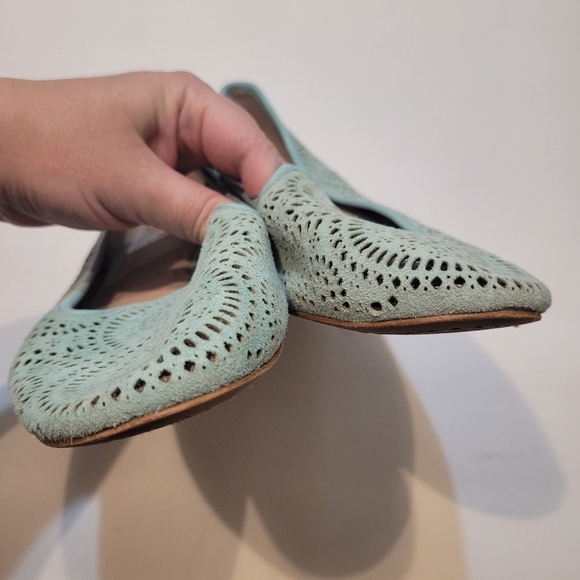 Vince Camuto Lancaster turquoise leather eyelet flats size 10M - Picture 7 of 9